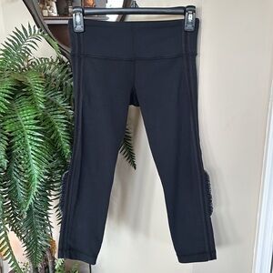 Lululemon Black Cropped Capri Pants Reflective Ruffle Workout Activewear Tights